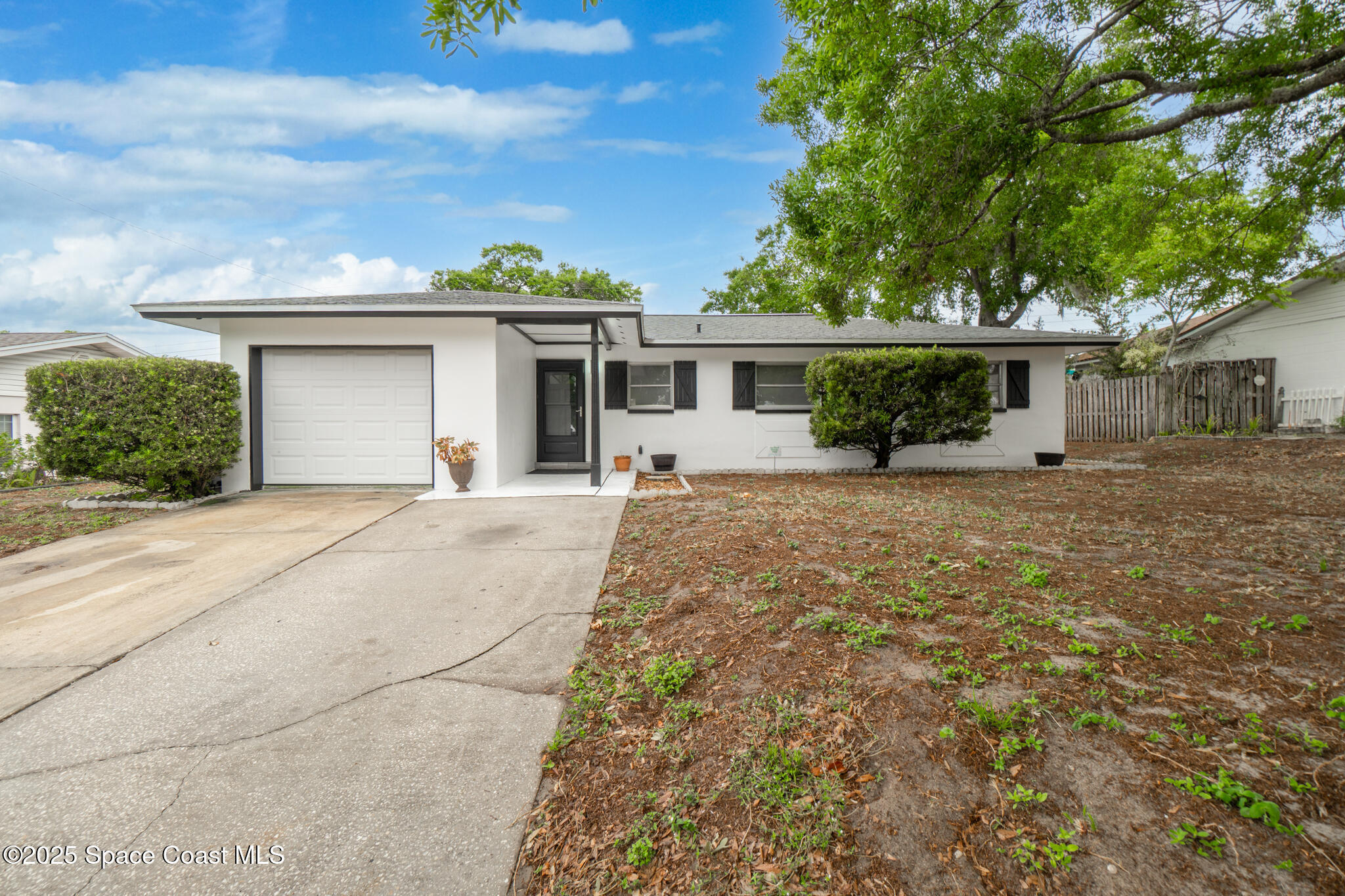 Property Photo: 4070 Baker Avenue FL 32796