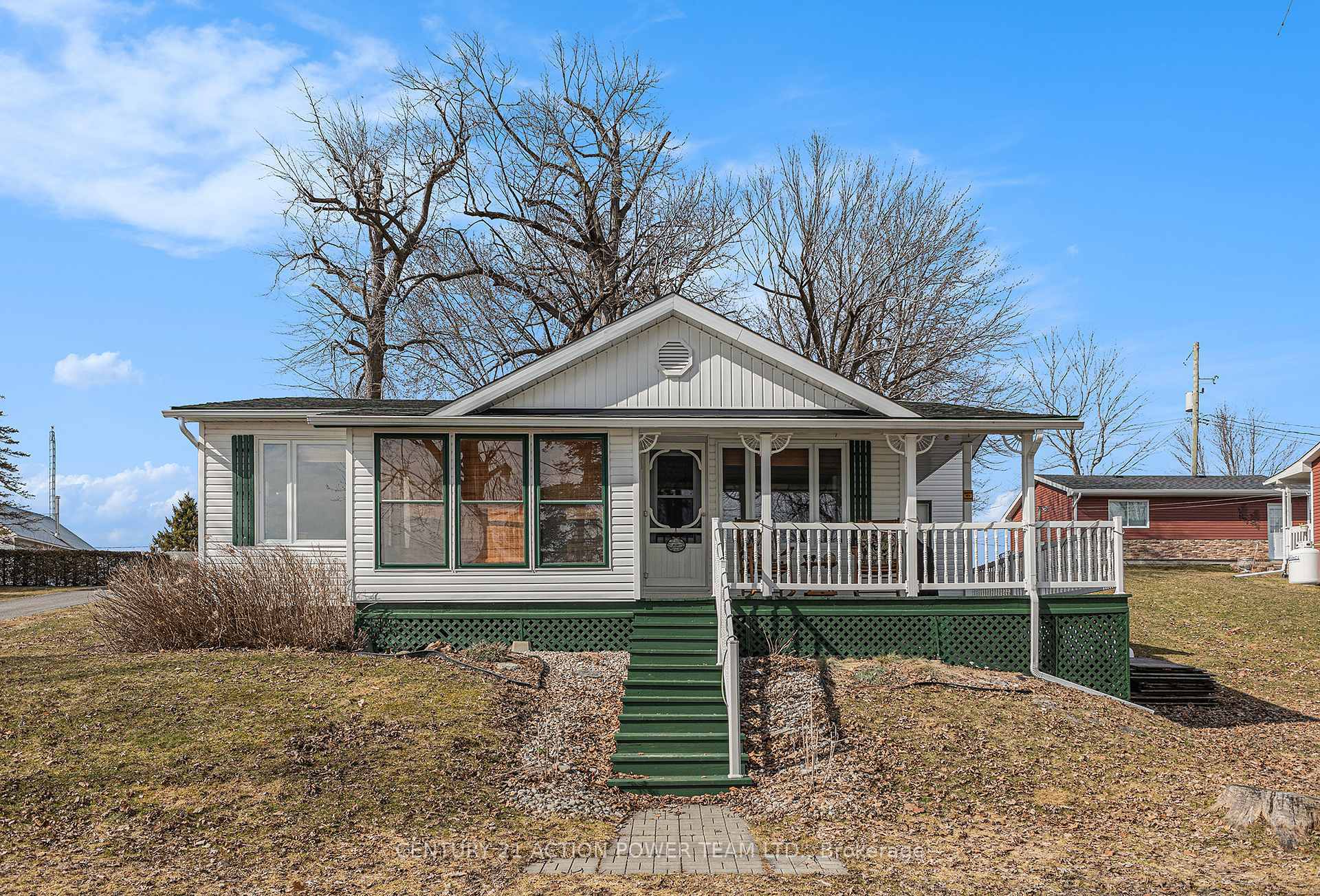 Property Photo: 2839 Domaine Chartrand Street E ON K0B 1J0