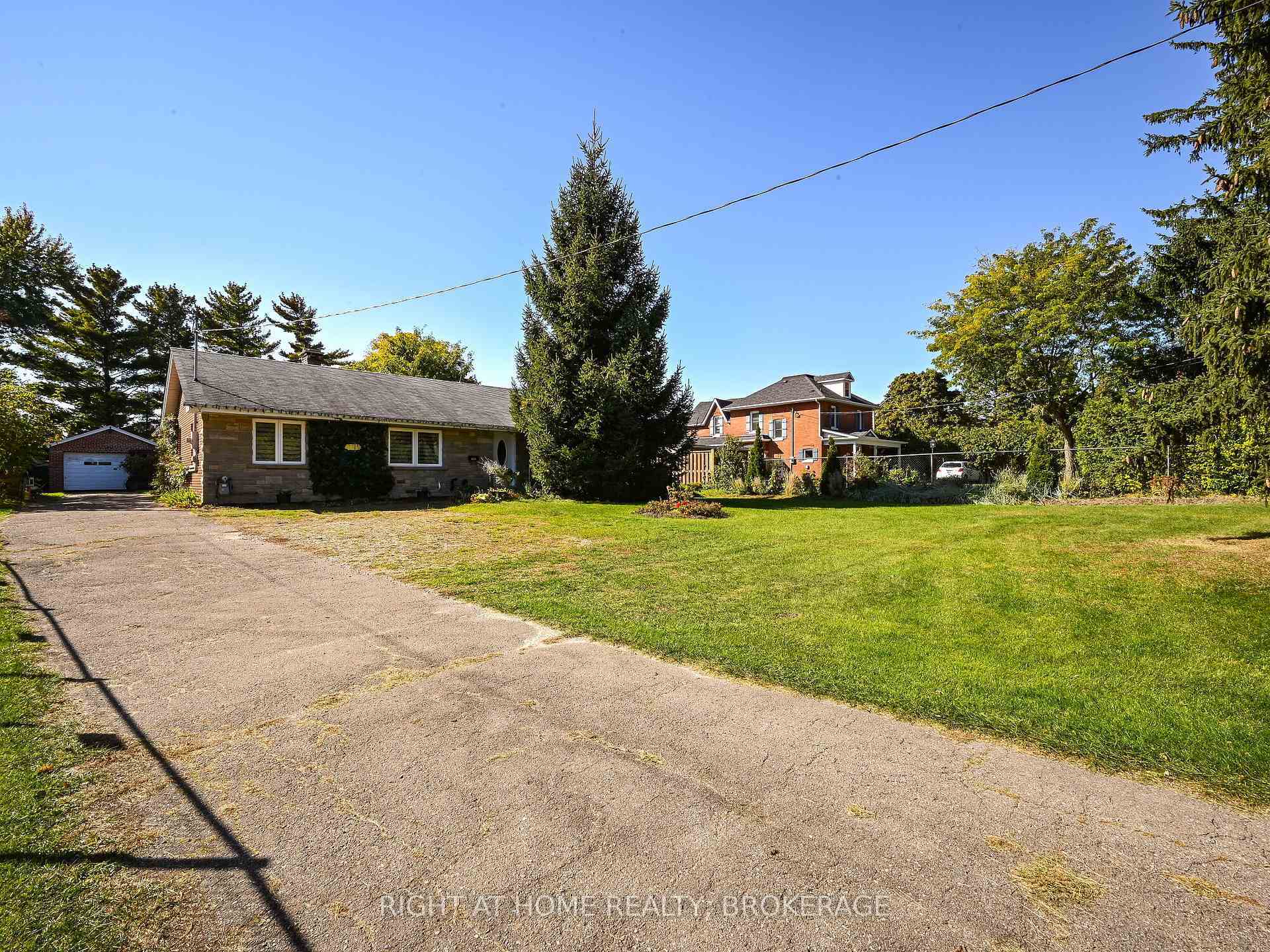 Property Photo: 914 Clarkson Road S ON L5J 2V3