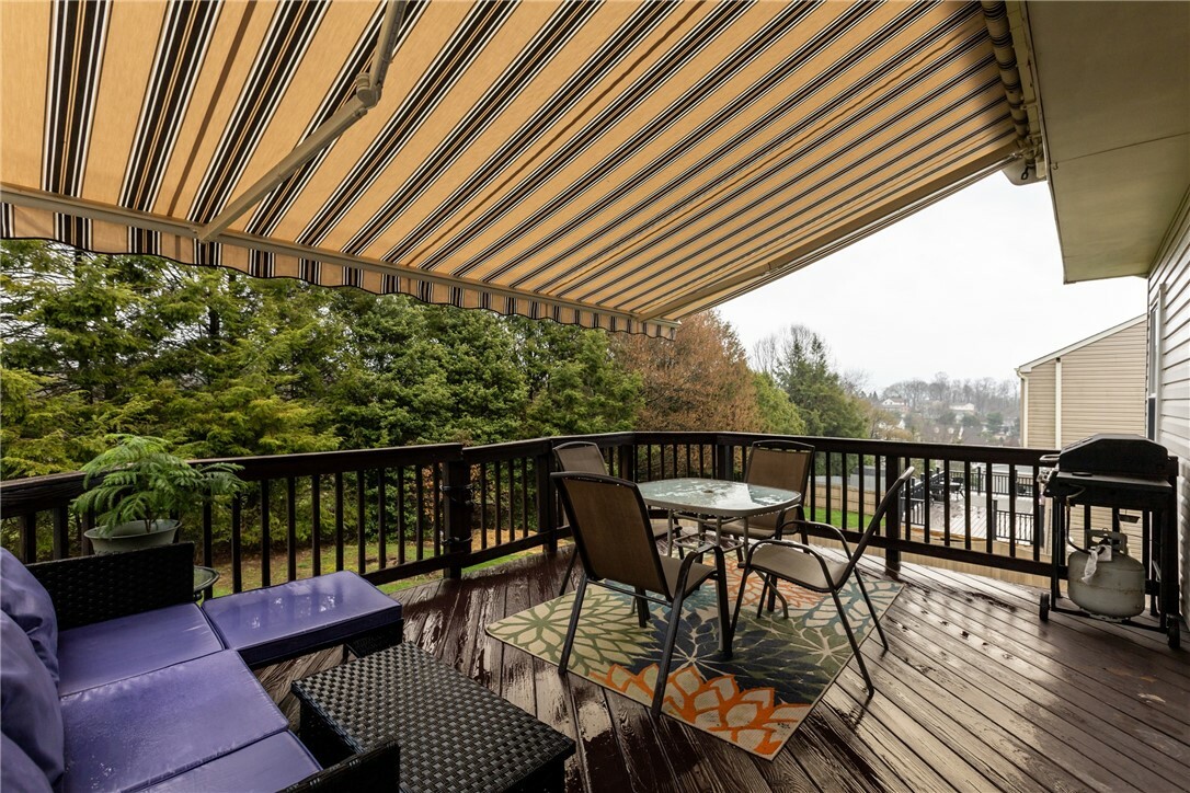 Property Photo: 951 Castlegate Cir PA 15601