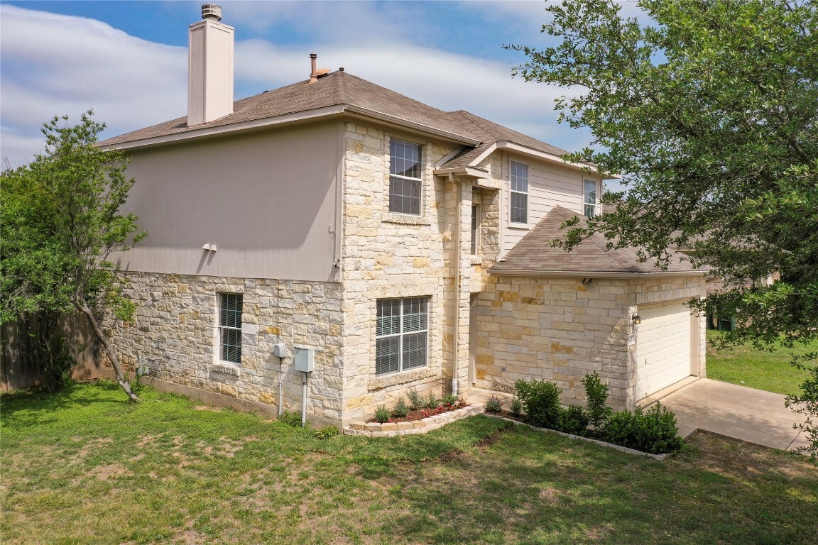 Property Photo: 103 Ashwood N TX 78640