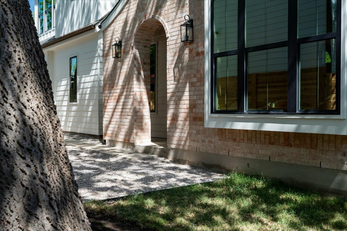 Property Photo: 4613 Raintree Boulevard 2 TX 78745
