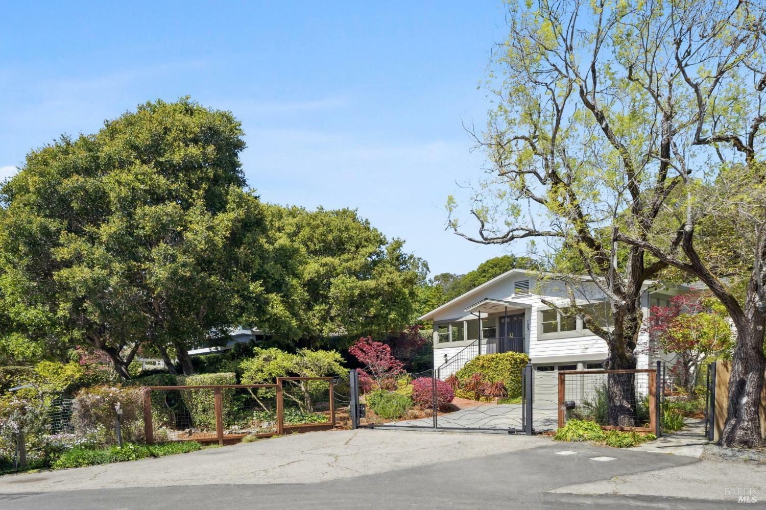 Property Photo: 123 Oak Drive CA 94901