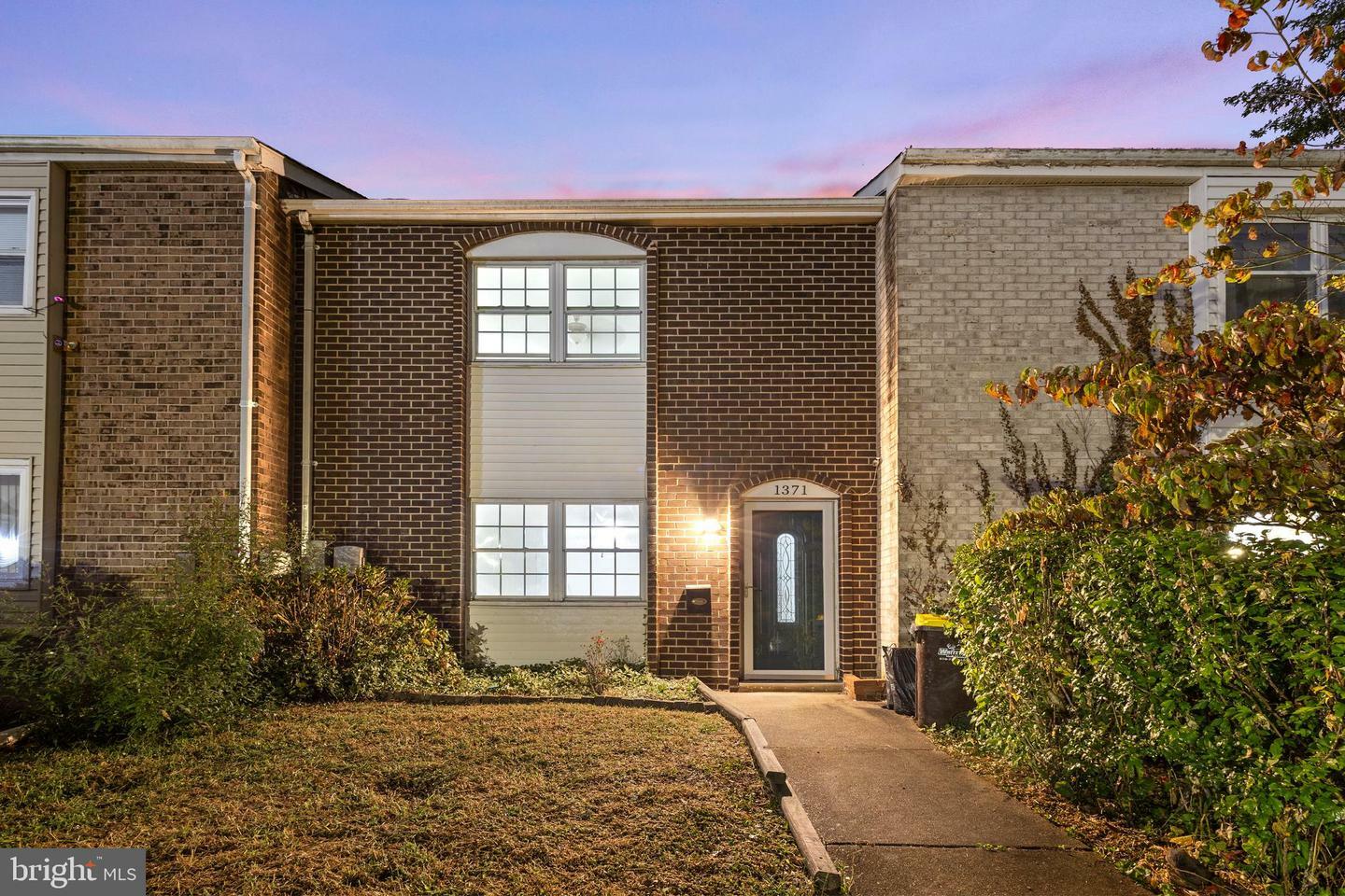 Property Photo: 1371 Argyle Way PA 19020