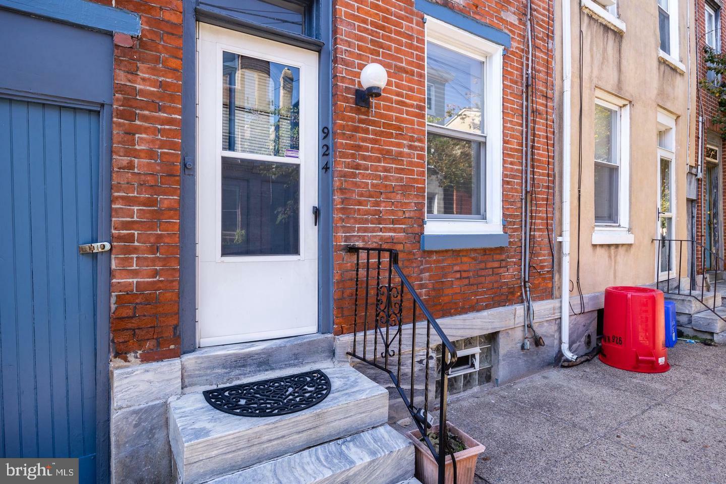 Property Photo: 924 N Randolph Street PA 19123