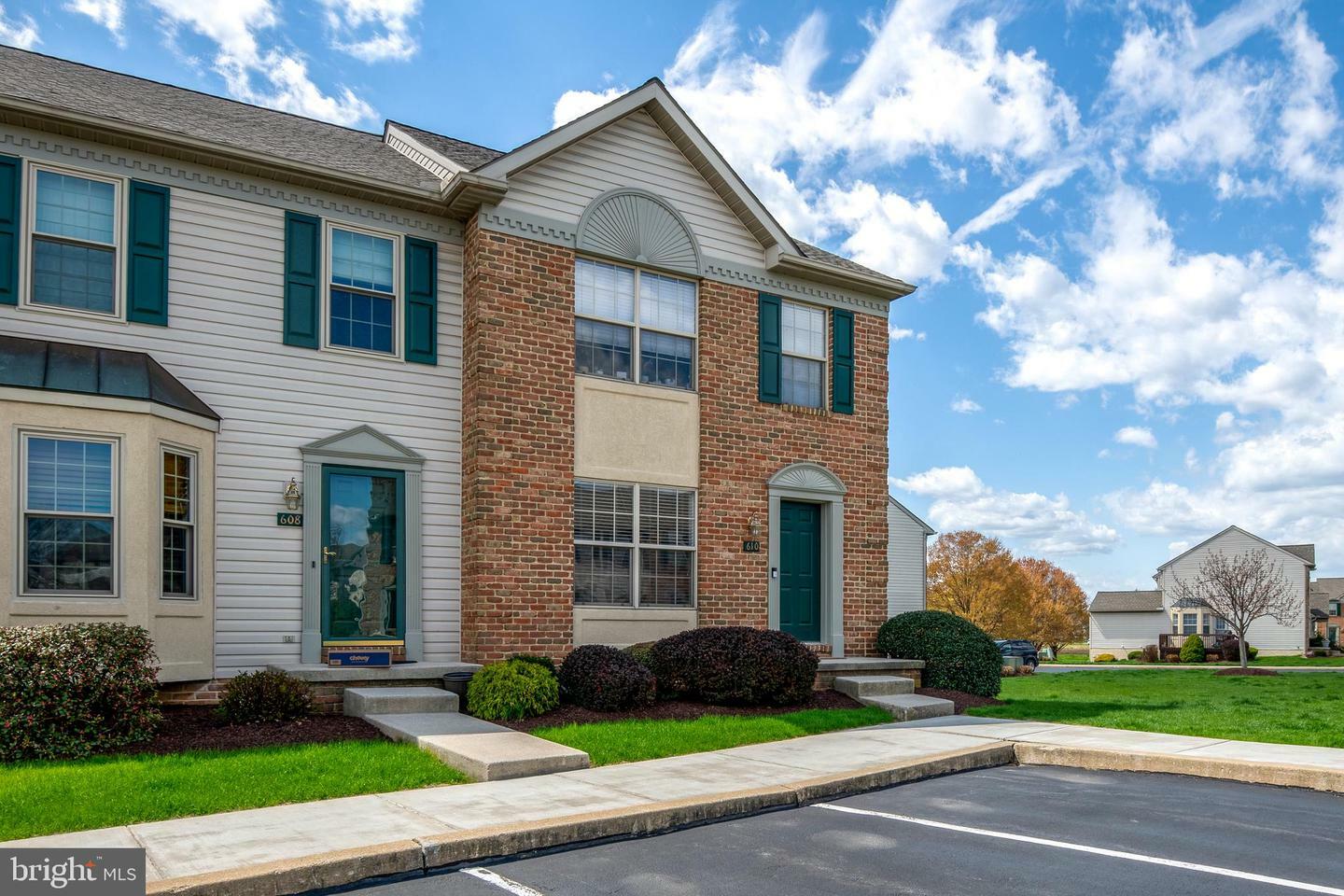 Property Photo: 610 Cobblestone Lane PA 17601