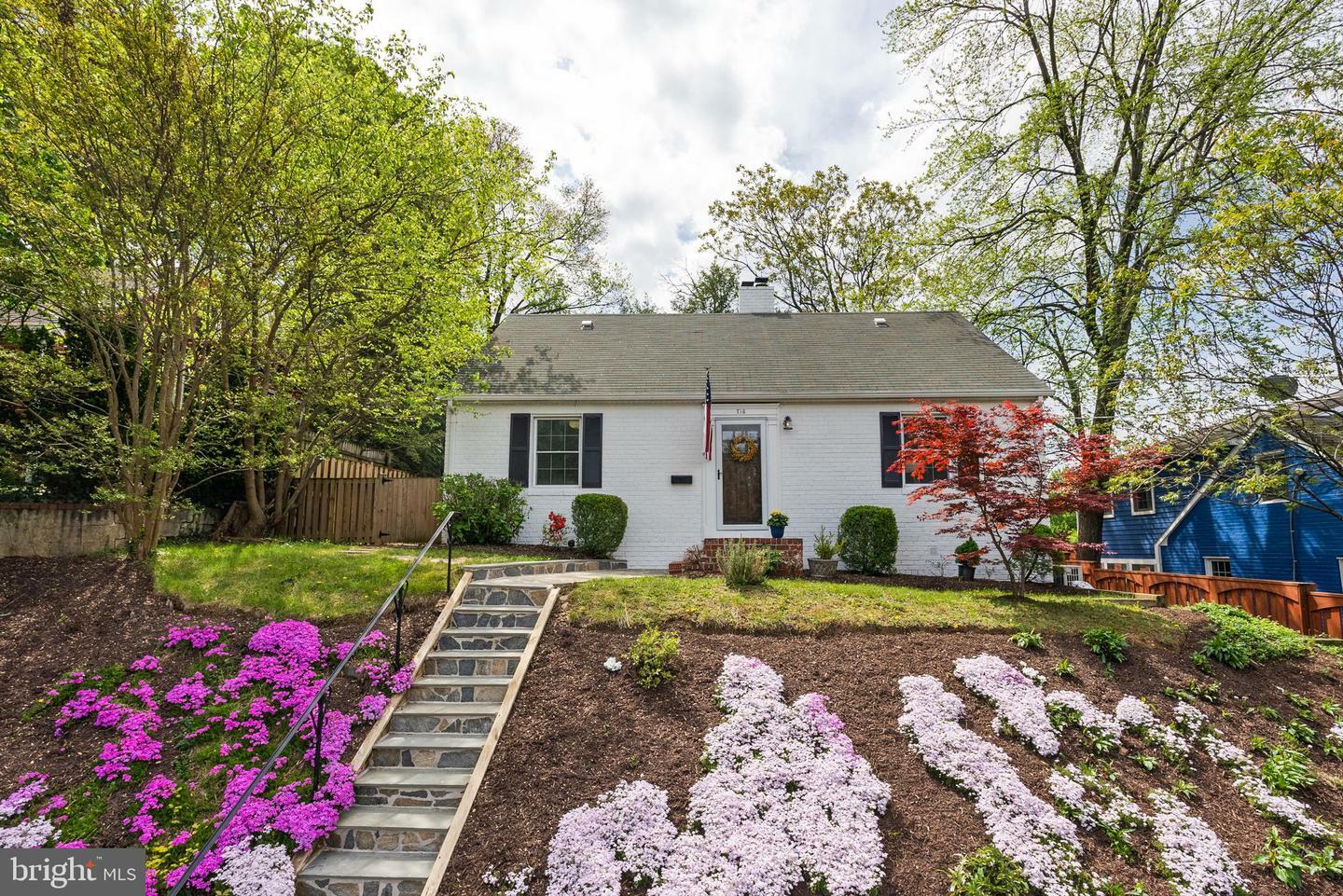 Property Photo: 716 Upland Place VA 22314