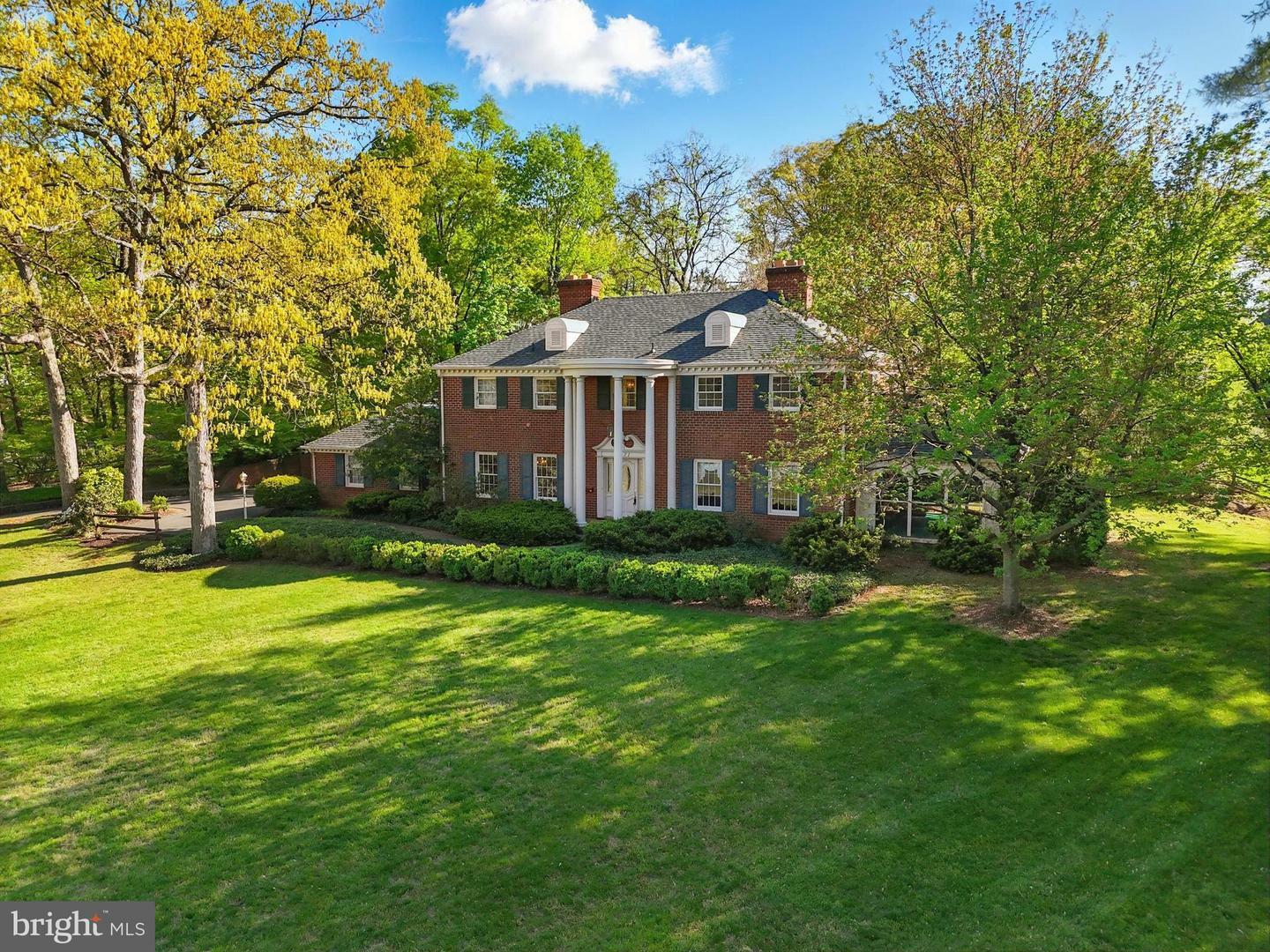 Property Photo: 9421 Beauregard Avenue VA 20110