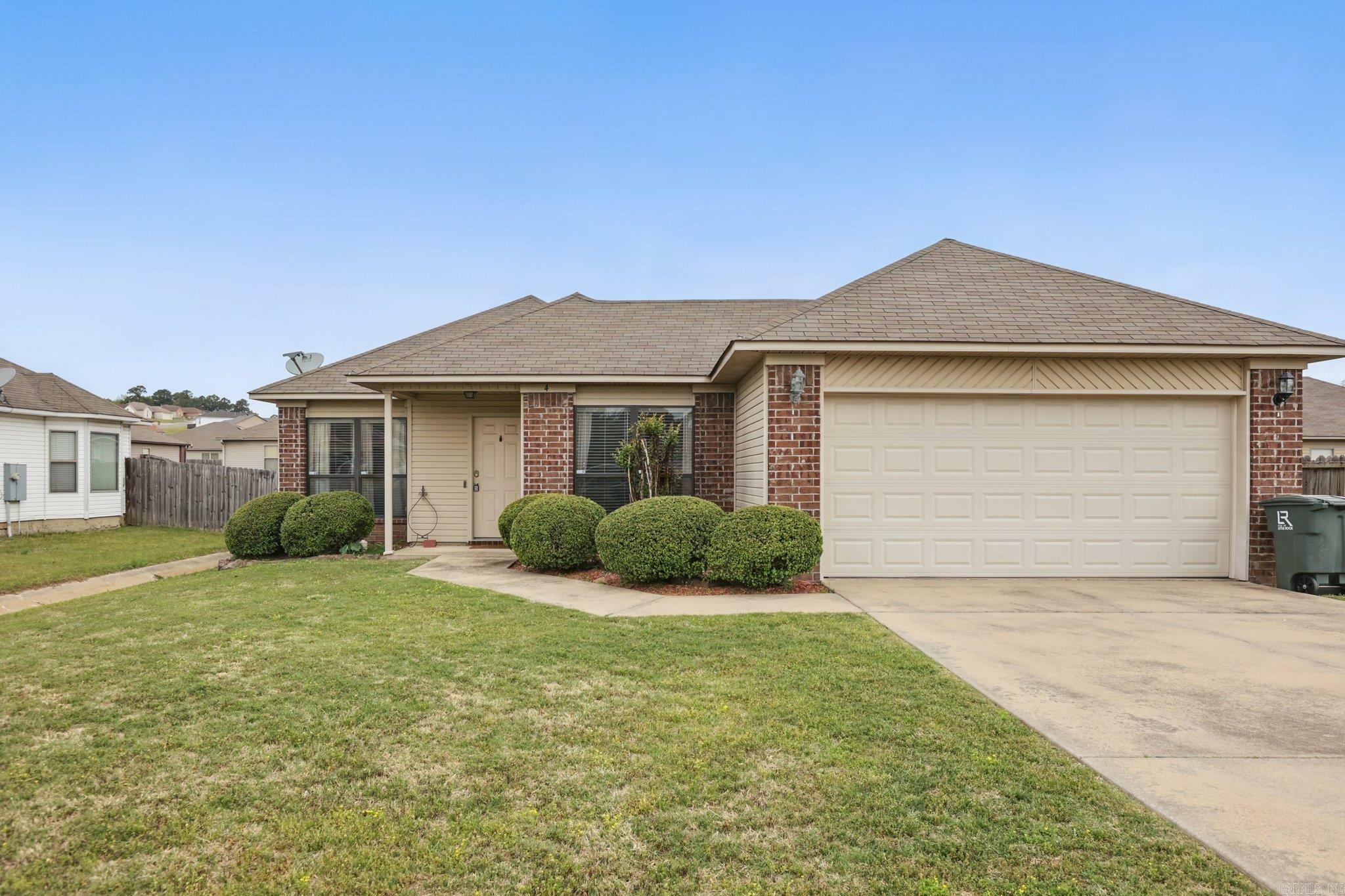 Property Photo: 4 Jake Ct AR 72204