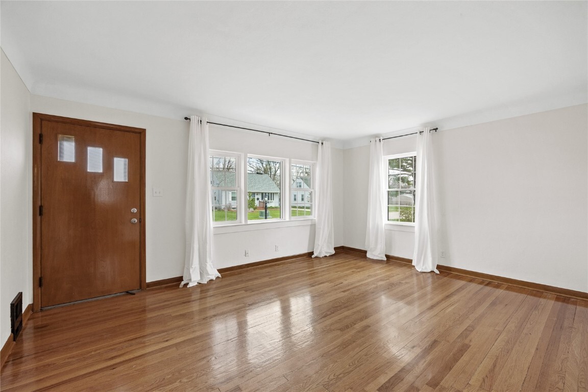 Property Photo:  1231 Center St NE  IA 52402 