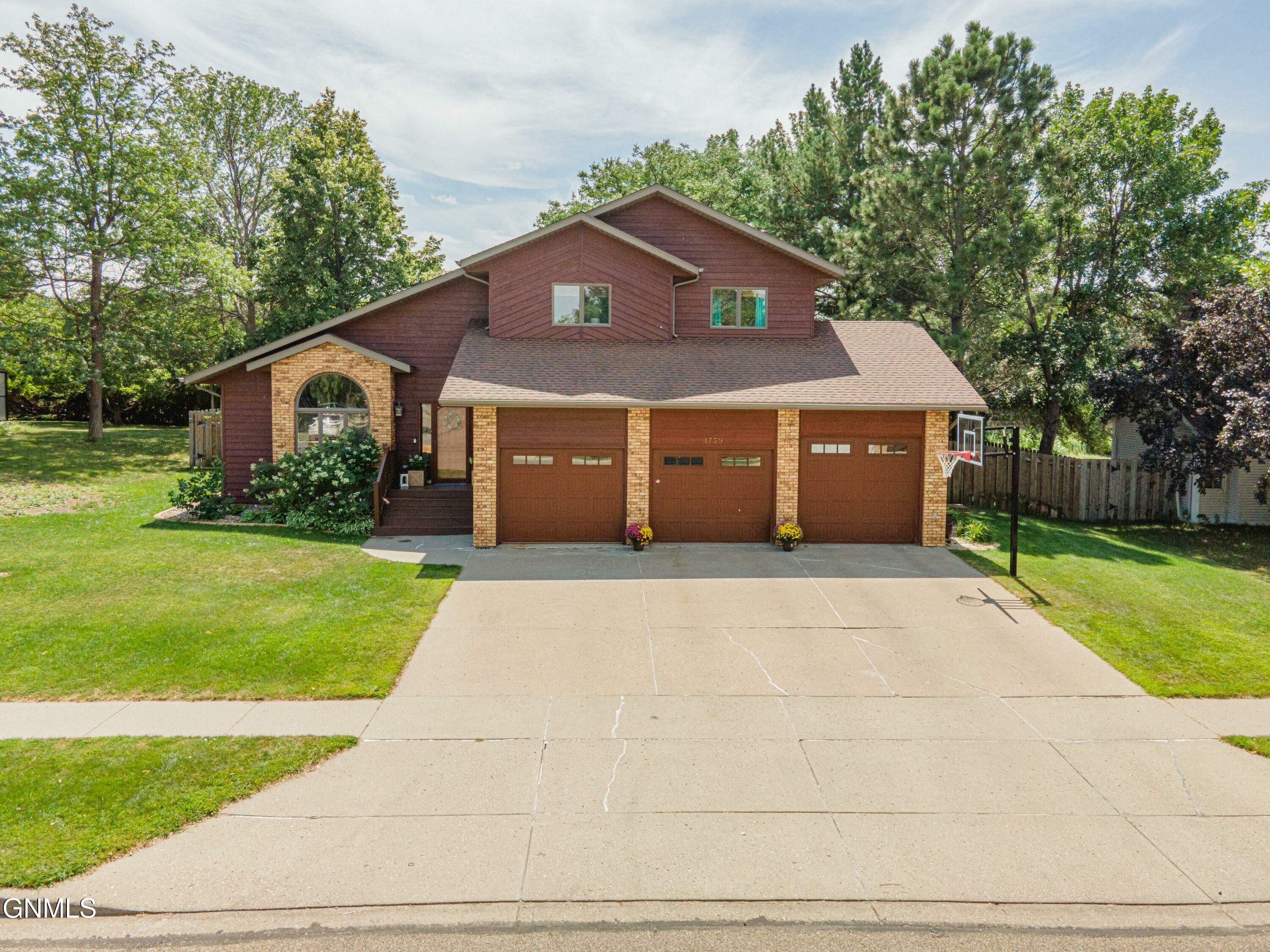 Property Photo: 1739 Country West Road ND 58503
