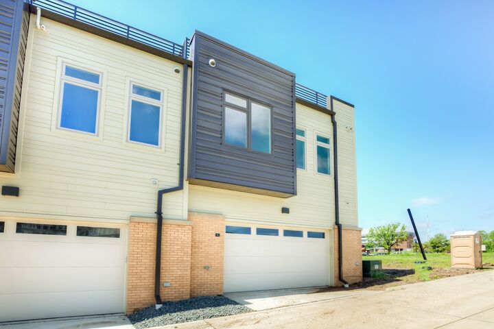 Property Photo: 824 E 2nd Street IA 50309