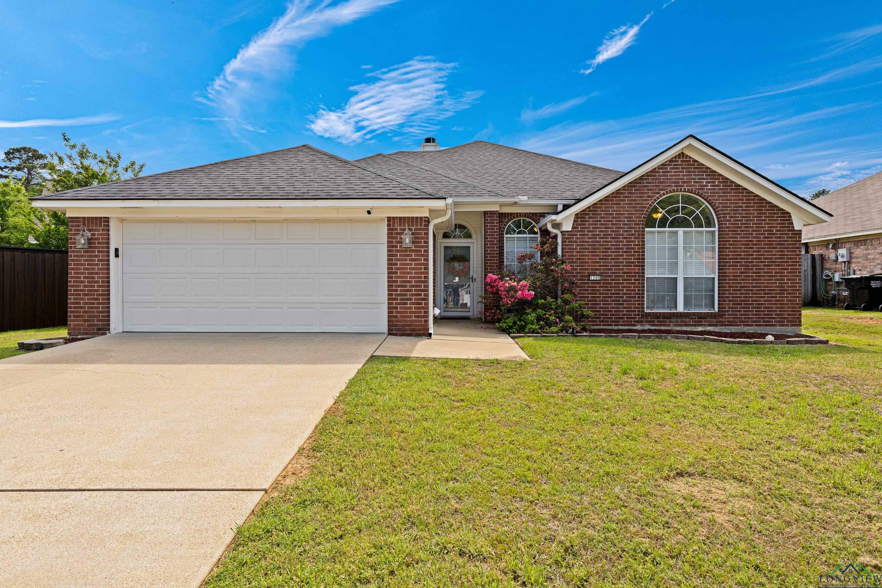 Property Photo: 1205 Hummingbird TX 75601