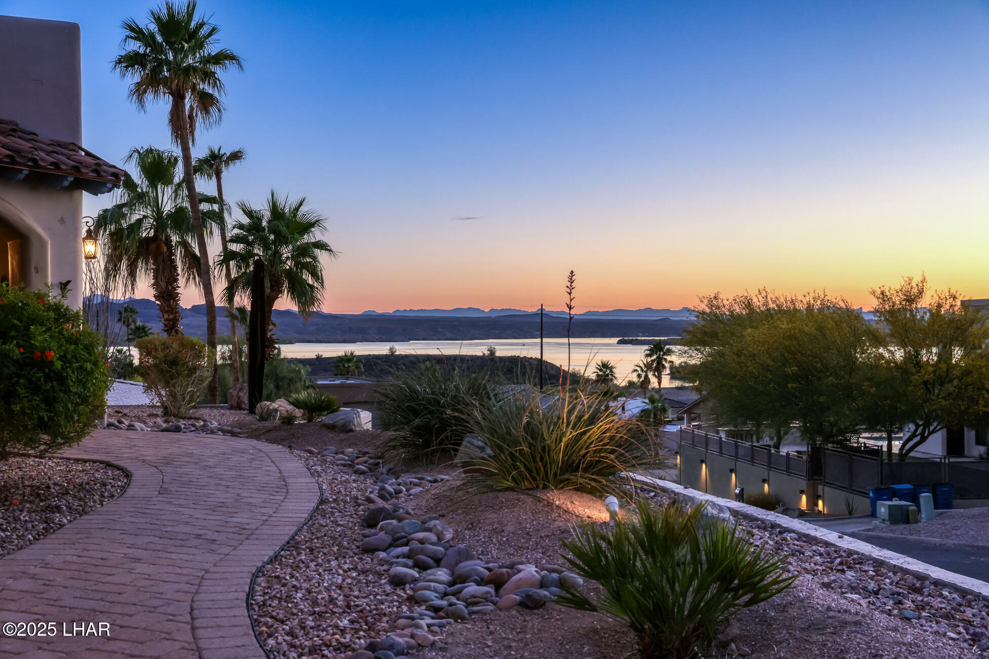 Property Photo:  562 Burkemo Ln  AZ 86406 