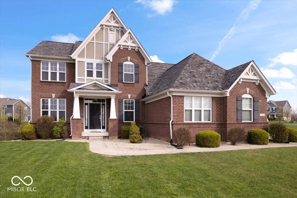 Property Photo:  1243 Colinbrook Circle  IN 46143 