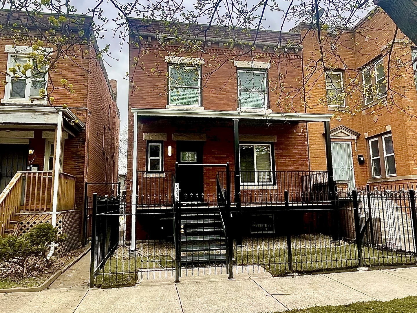 Property Photo: 7042 S Eberhart Avenue IL 60637