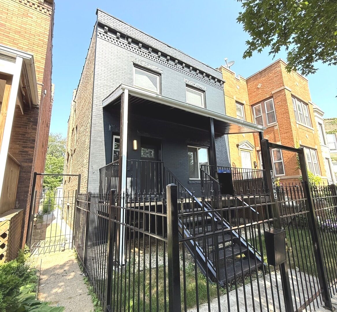 Property Photo:  7042 S Eberhart Avenue  IL 60637 