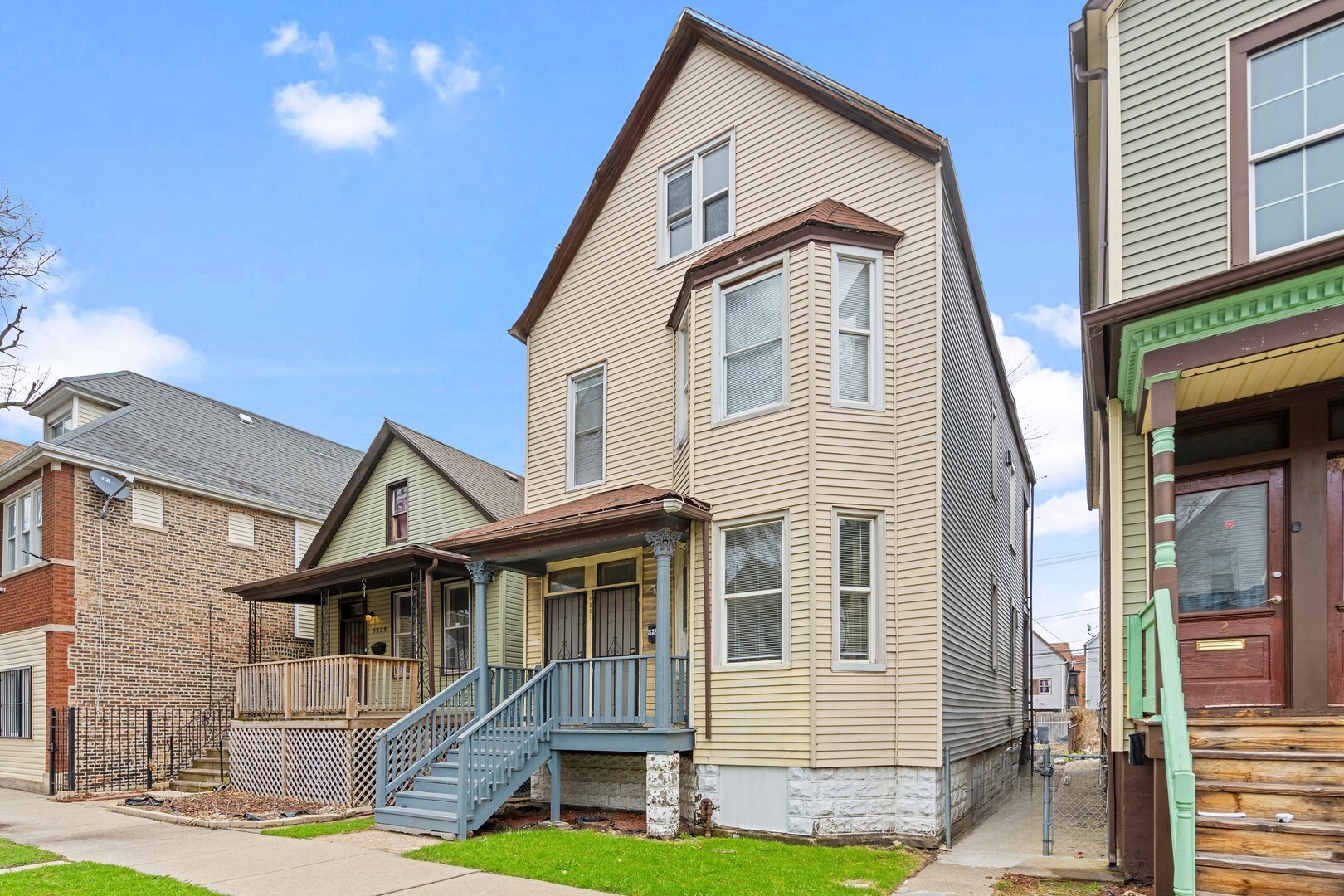 Property Photo: 8231 S Coles Avenue 2 IL 60617