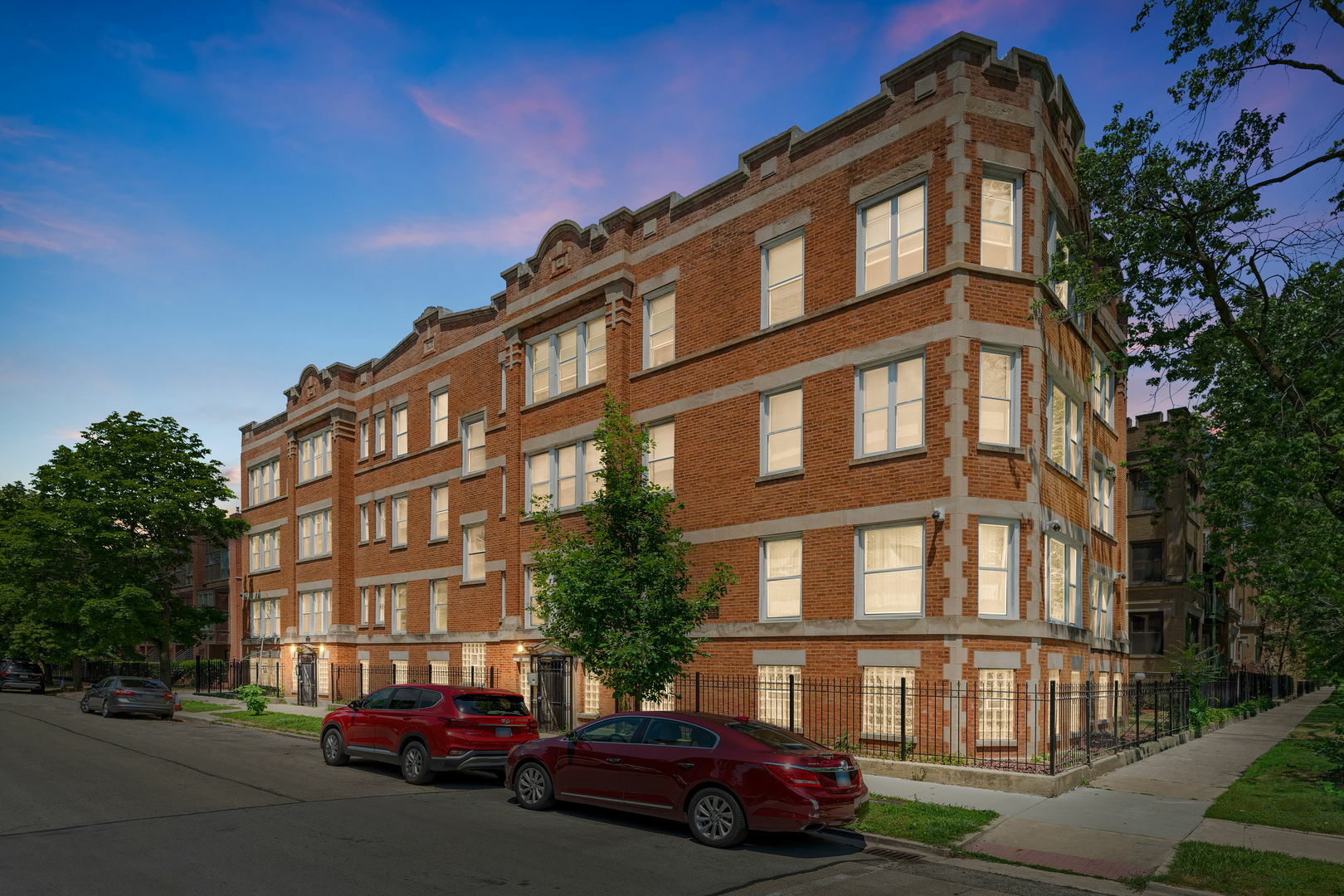 Property Photo: 940 E 48th Street 3 IL 60615