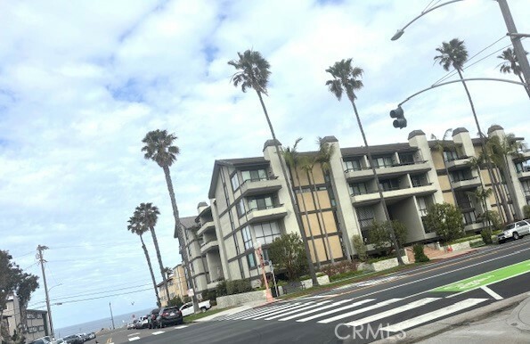 Property Photo: 1007 S Catalina Avenue 107 CA 90277
