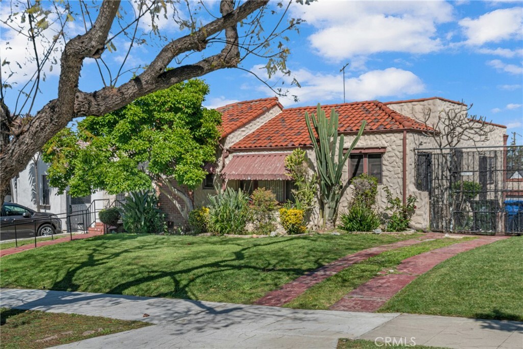 Property Photo:  4714 Brynhurst Avenue  CA 90043 