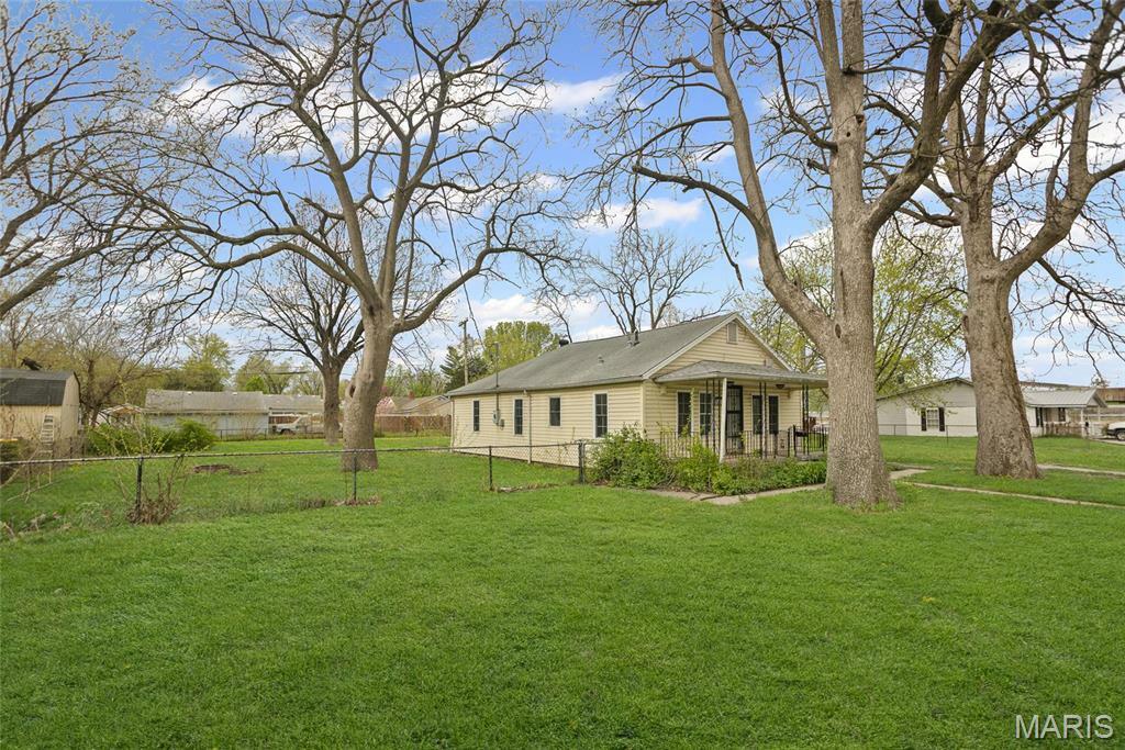 Property Photo: 2915 Roosevelt Avenue IL 62040