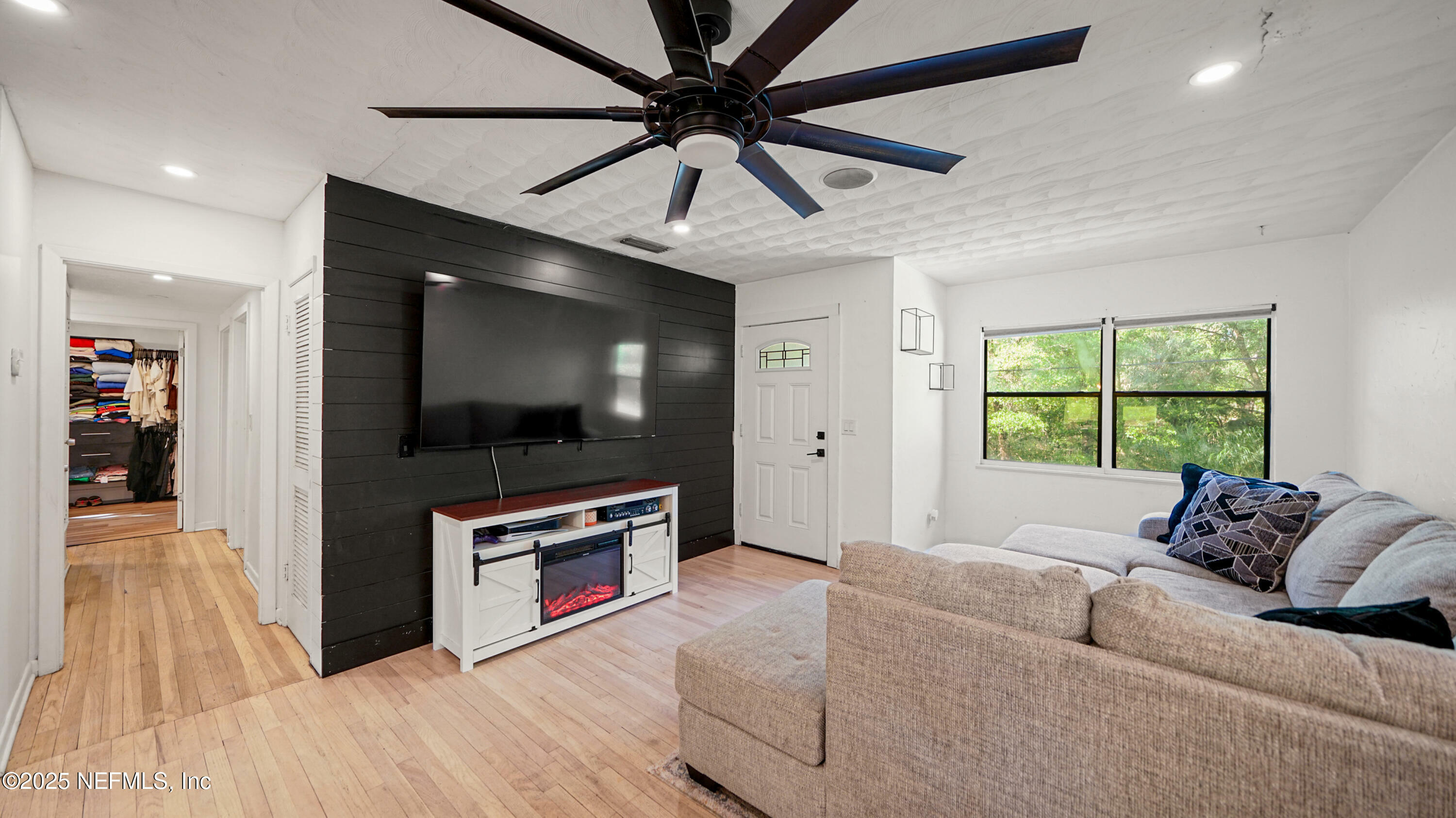 Property Photo: 1403 15th Street FL 32177