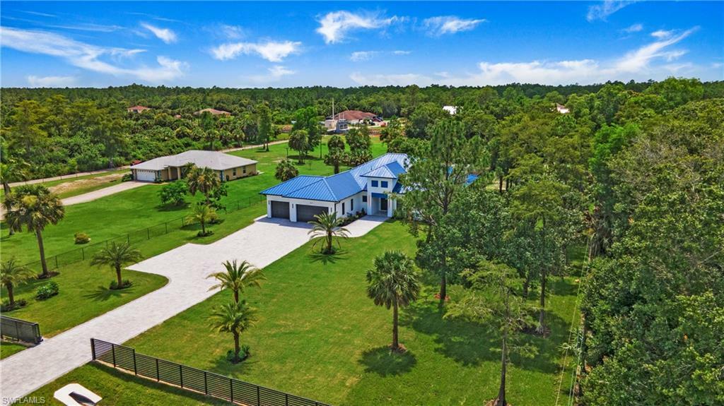 Property Photo:  841 10th St NE  FL 34120 