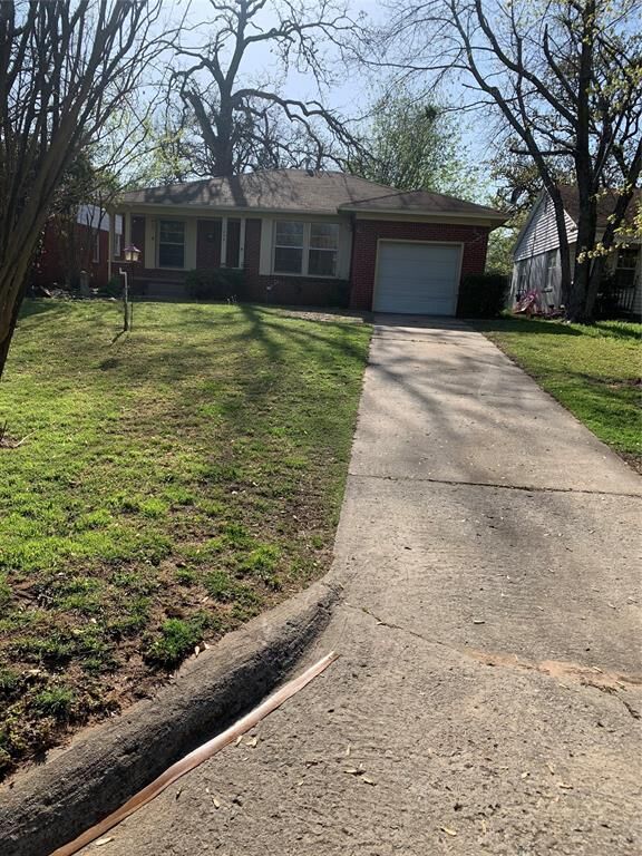 Property Photo: 1006 N Market Street OK 74801
