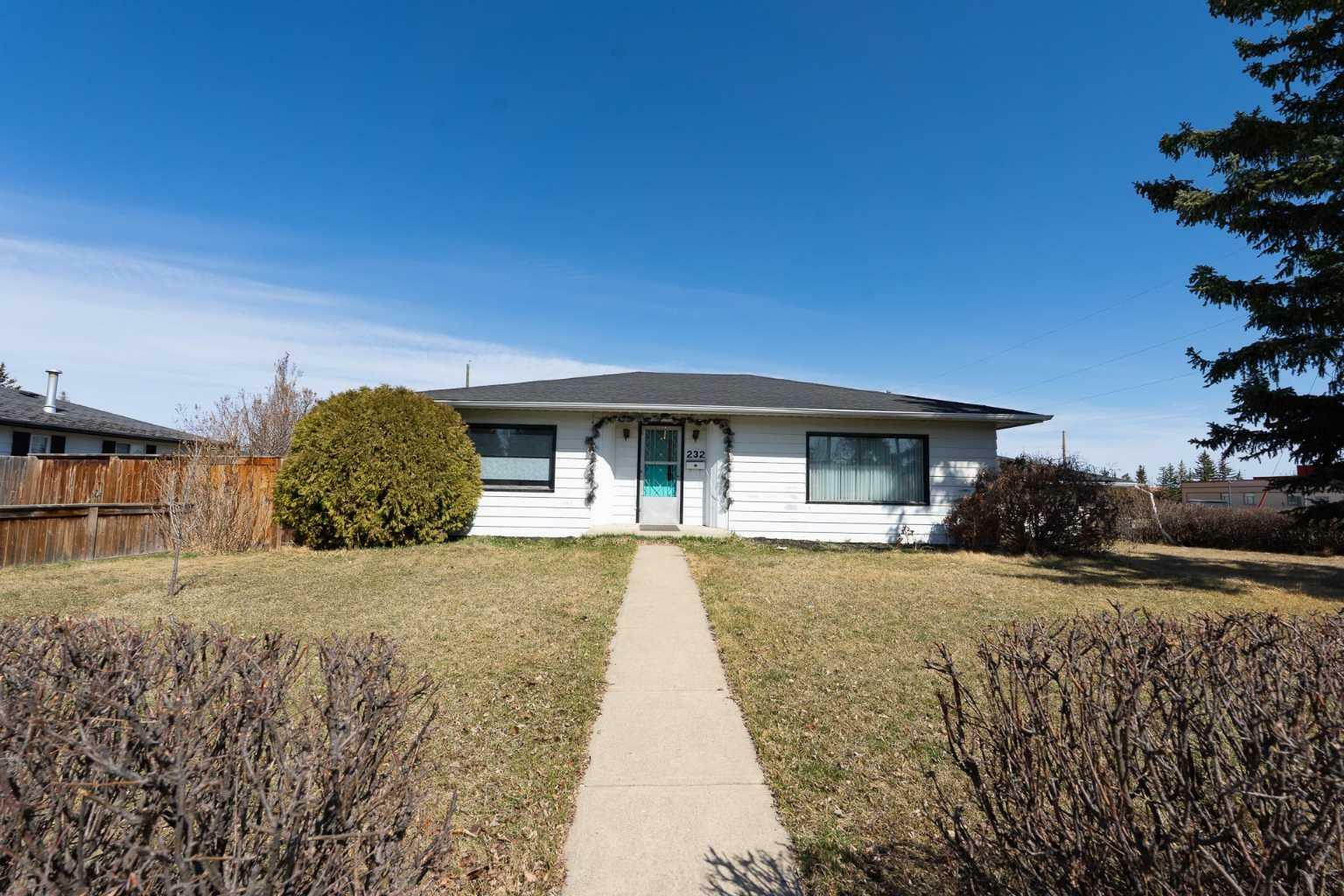 232 1 Avenue NE  Airdrie AB T4B 0R4 photo