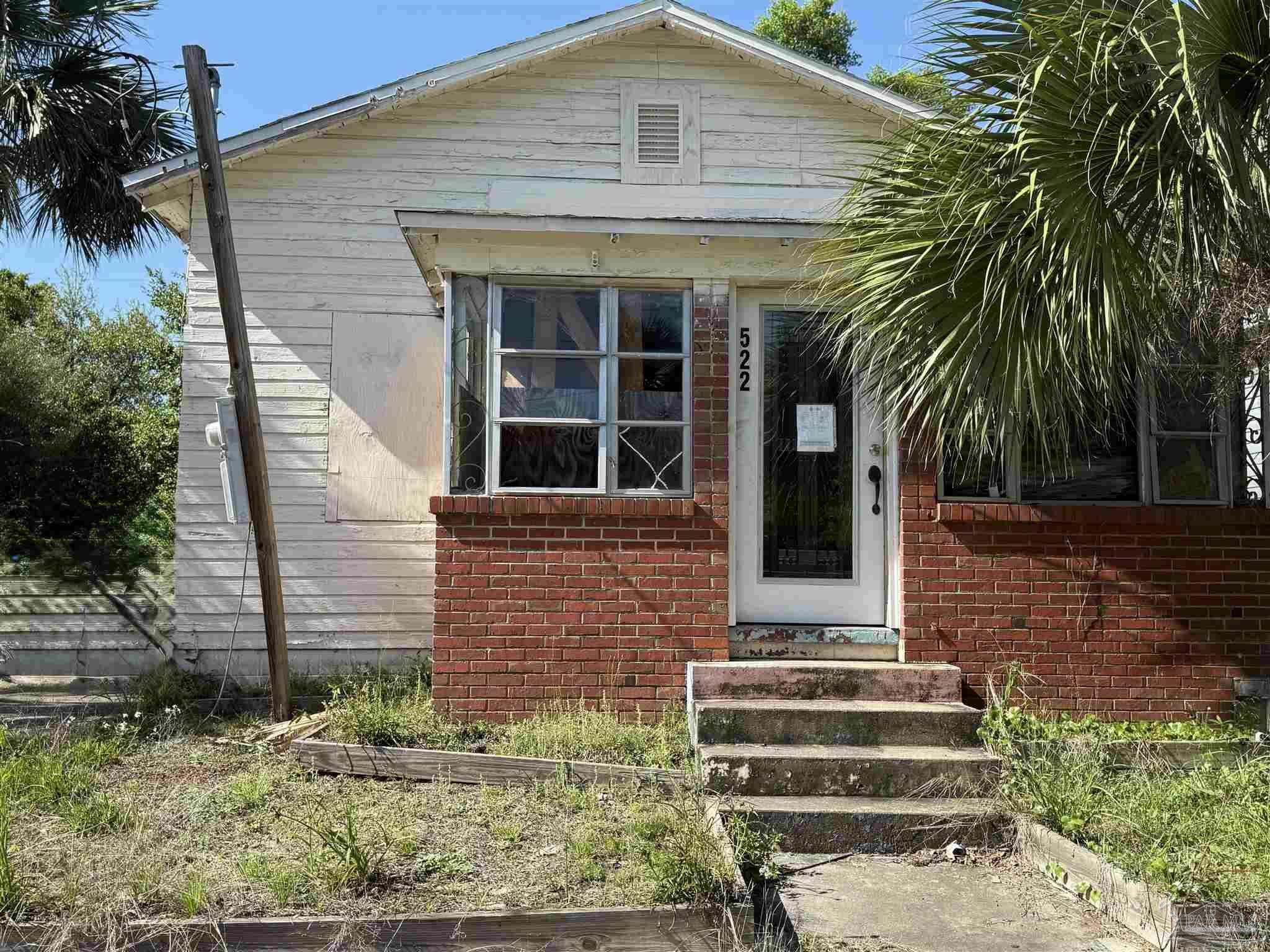 Property Photo: 522 W La Rua St FL 32501