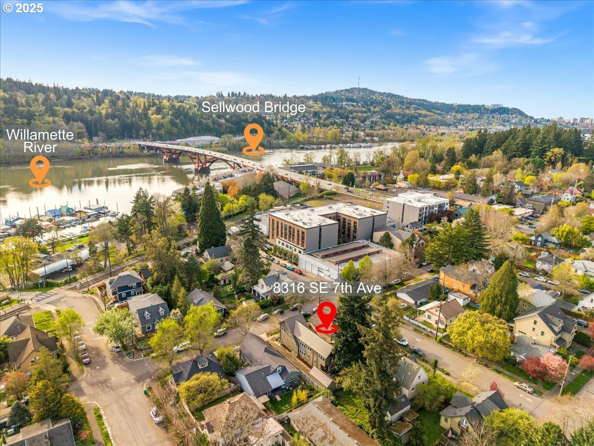 Property Photo:  8316 SE 7th Ave  OR 97202 