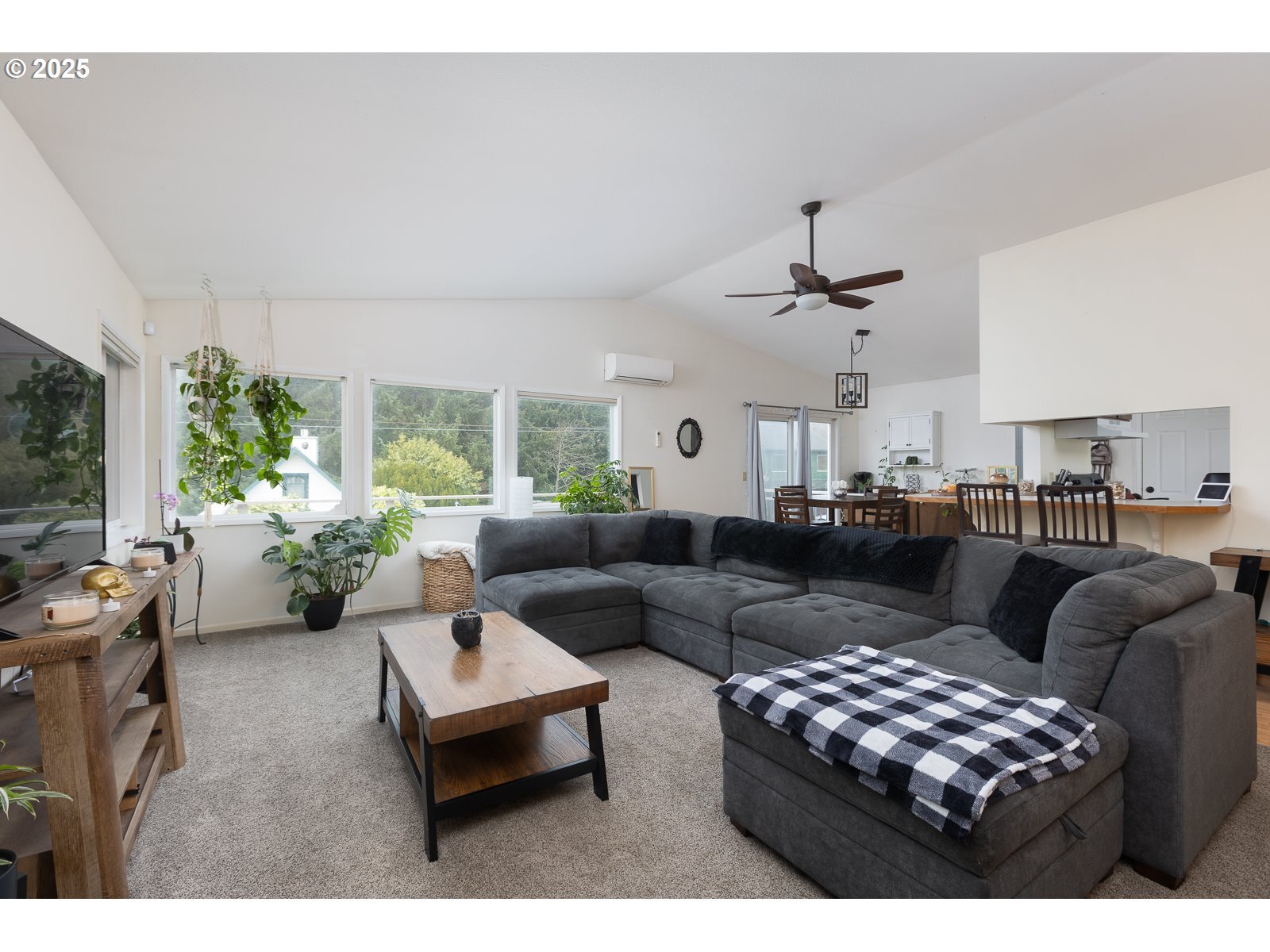 Property Photo:  2950 SW Beach Ave  OR 97367 