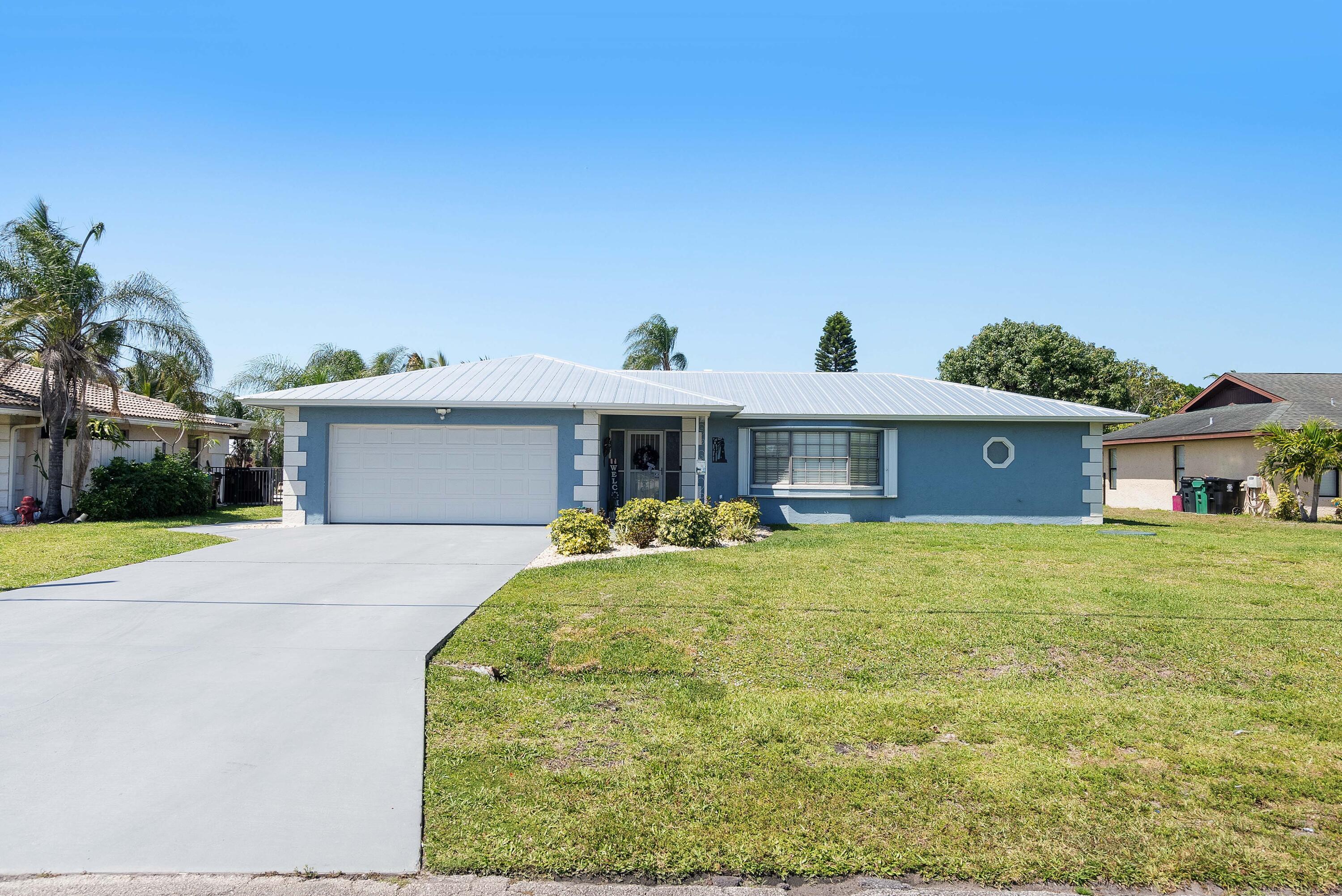 Property Photo: 641 SE Whitmore Drive FL 34984