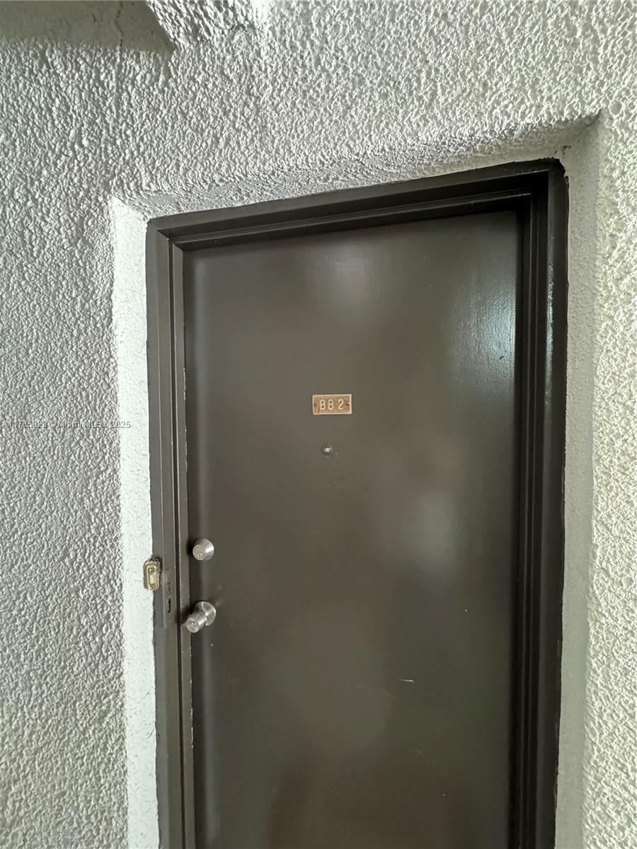 Property Photo:  10353 N Kendall Dr Bb2  FL 33176 
