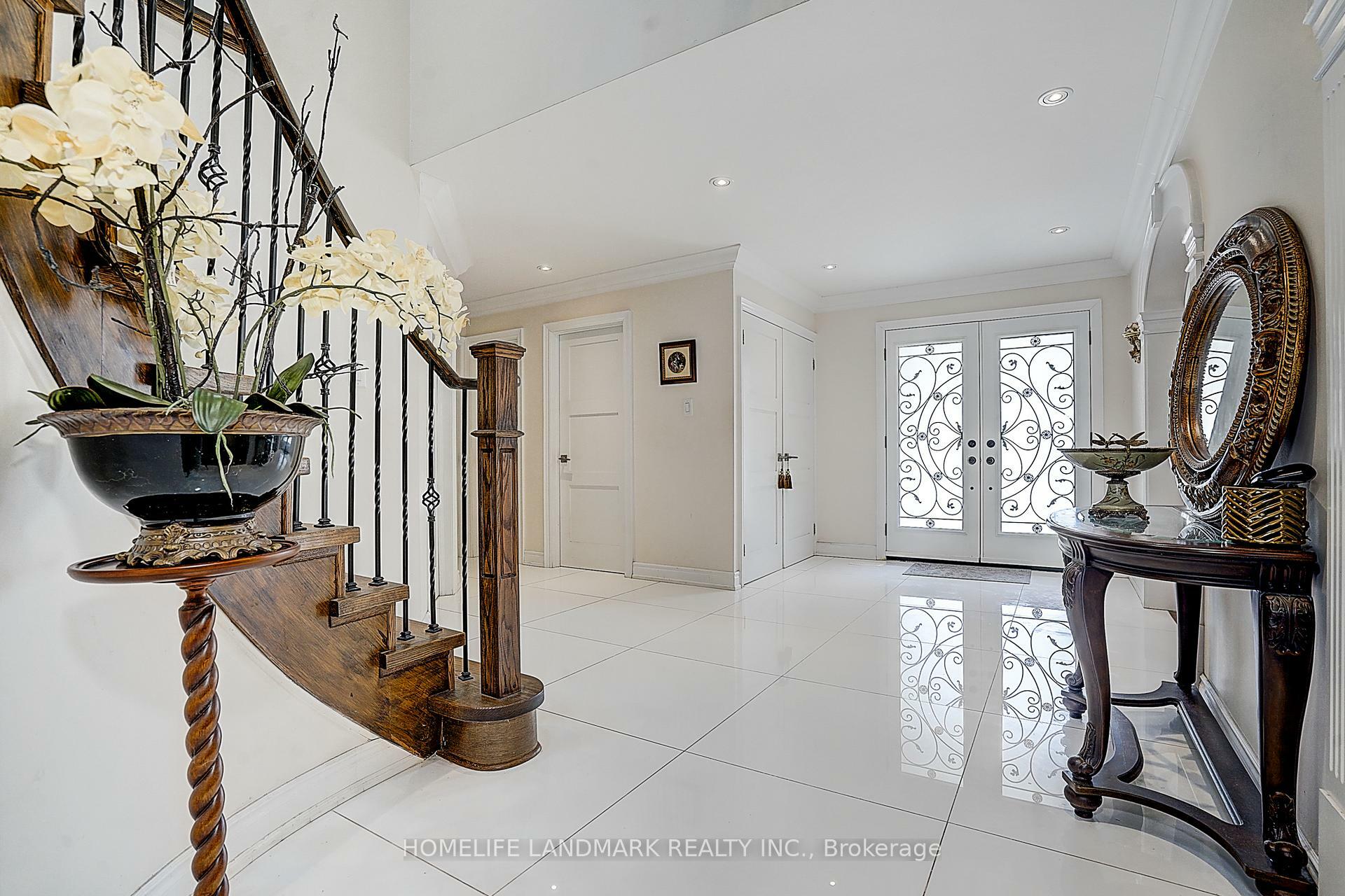 Property Photo: 136 Cooperage Crescent ON L4C 9L7