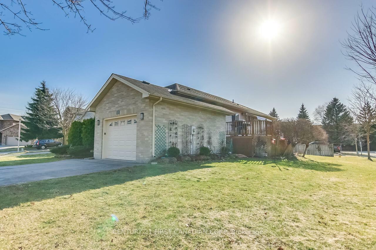 Property Photo: 26 Stoneycreek Place ON N5X 3X4