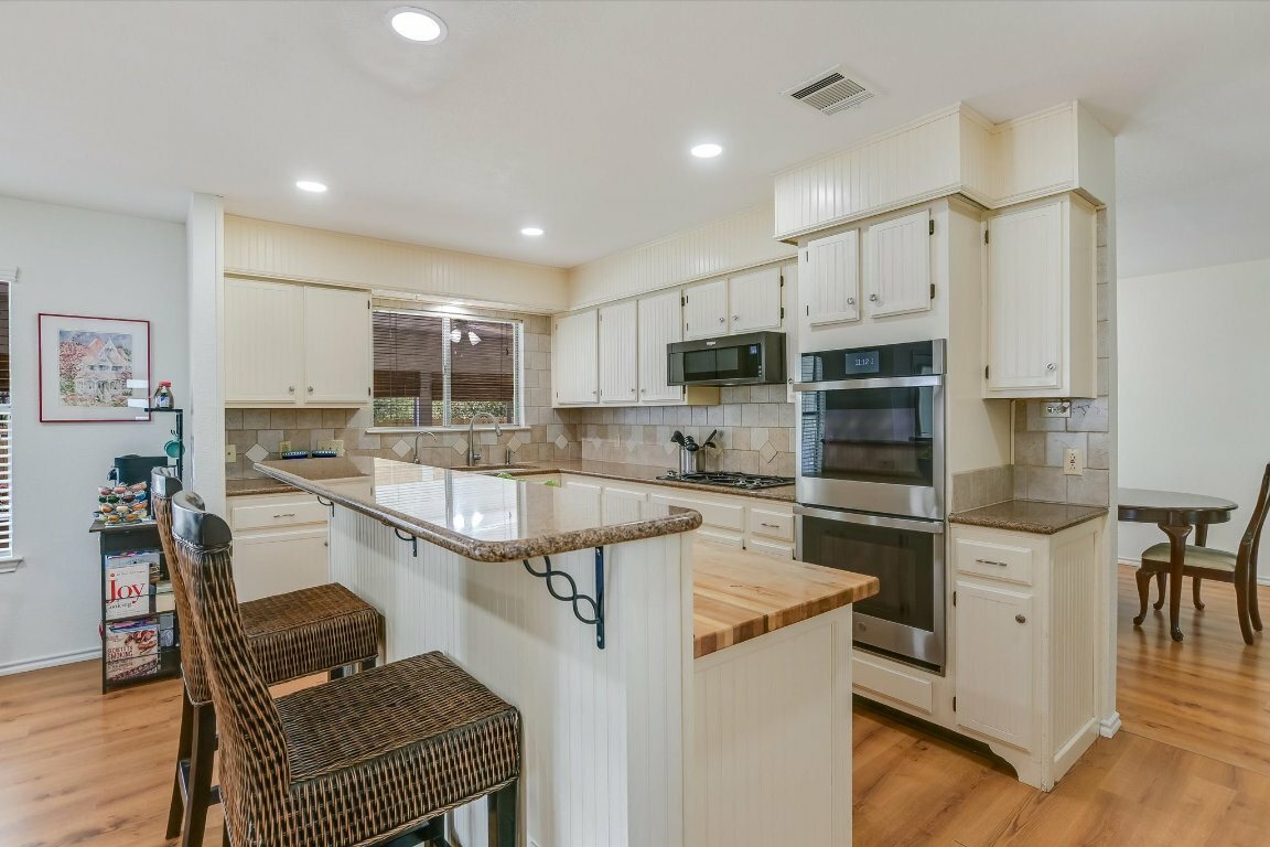 Property Photo: 7809 Taranto Drive TX 78729