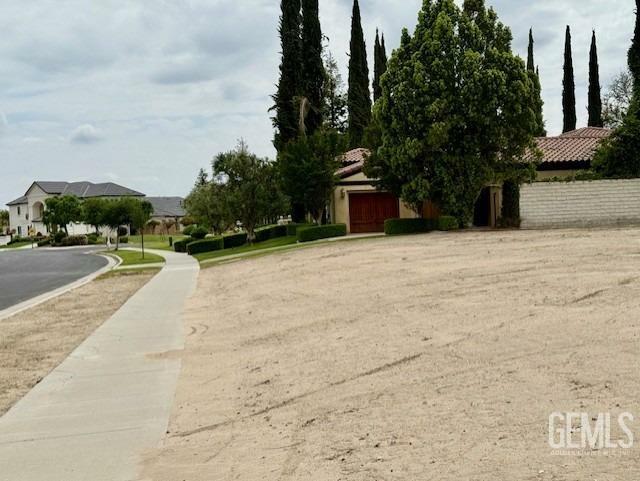 Property Photo: 2401 Parkgate Street CA 93311