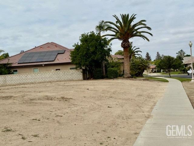 Property Photo:  2401 Parkgate Street  CA 93311 
