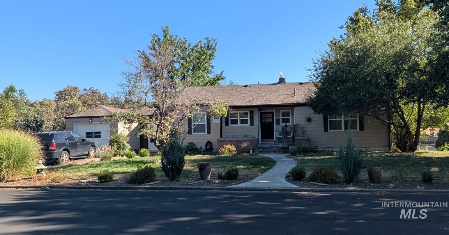 Property Photo:  102 18th Ave  ID 83501 