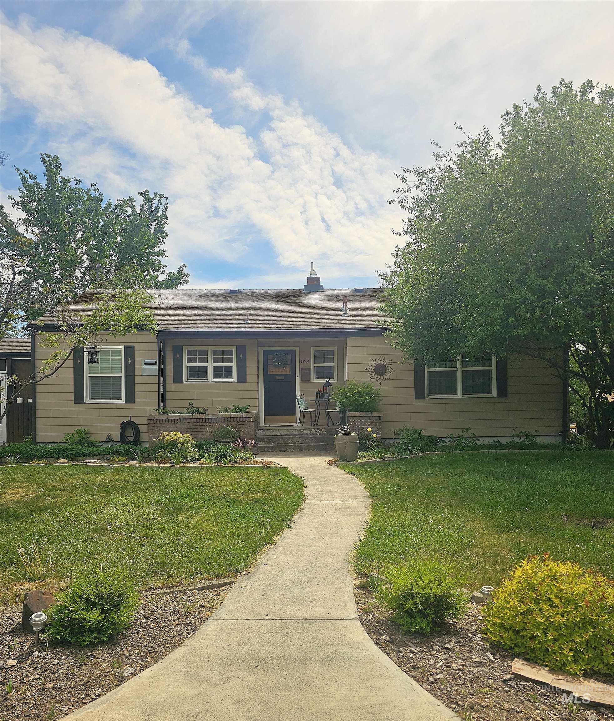 Property Photo: 102 18th Ave ID 83501