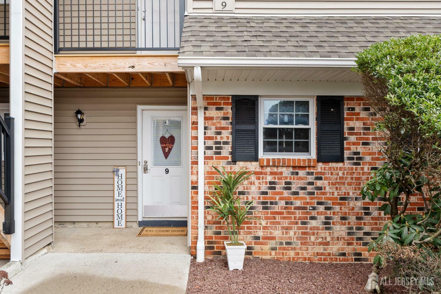 Property Photo: 9 Lindsey Circle NJ 08857