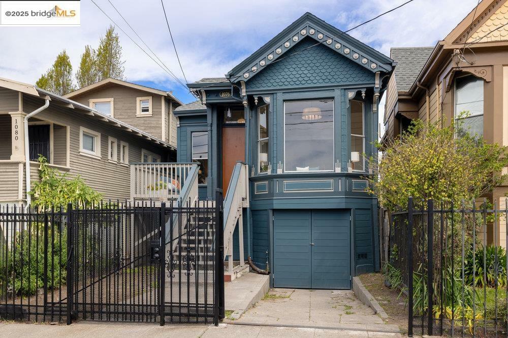Property Photo:  1076 30th St  CA 94608 
