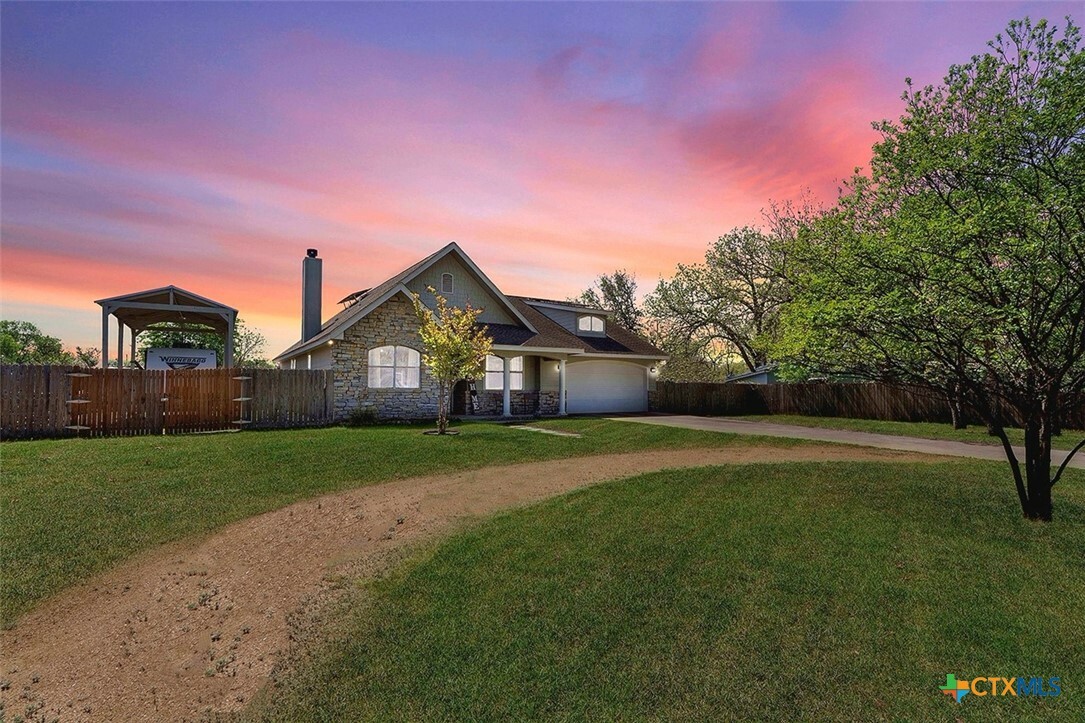 Property Photo:  884 E Torrey Street  TX 78130 