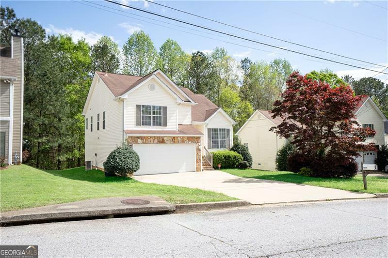 Property Photo: 4032 Robin Circle GA 30349