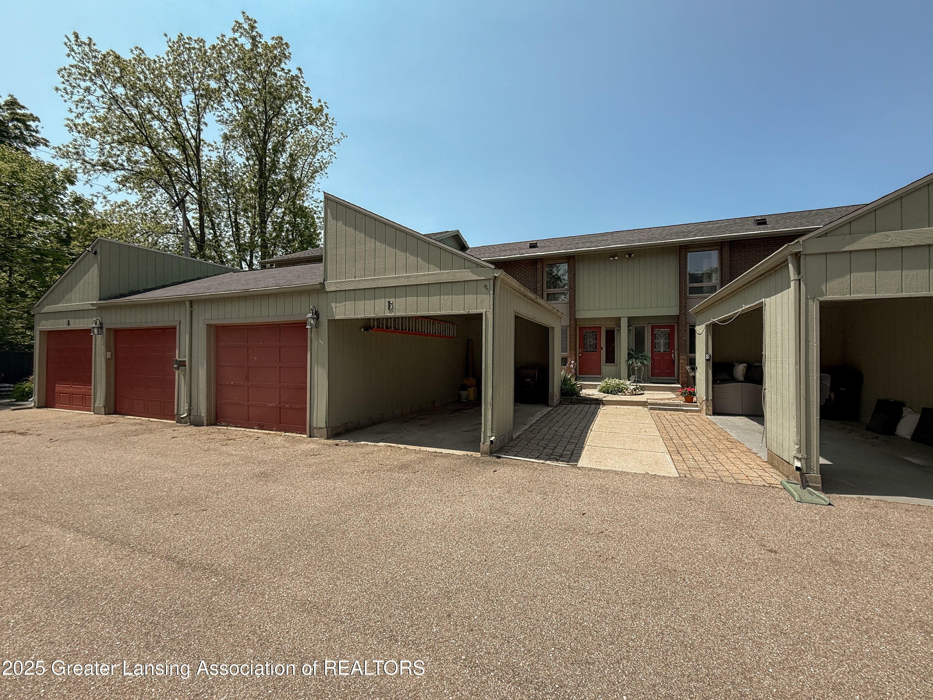 Property Photo: 515 N Putnam Street MI 48895