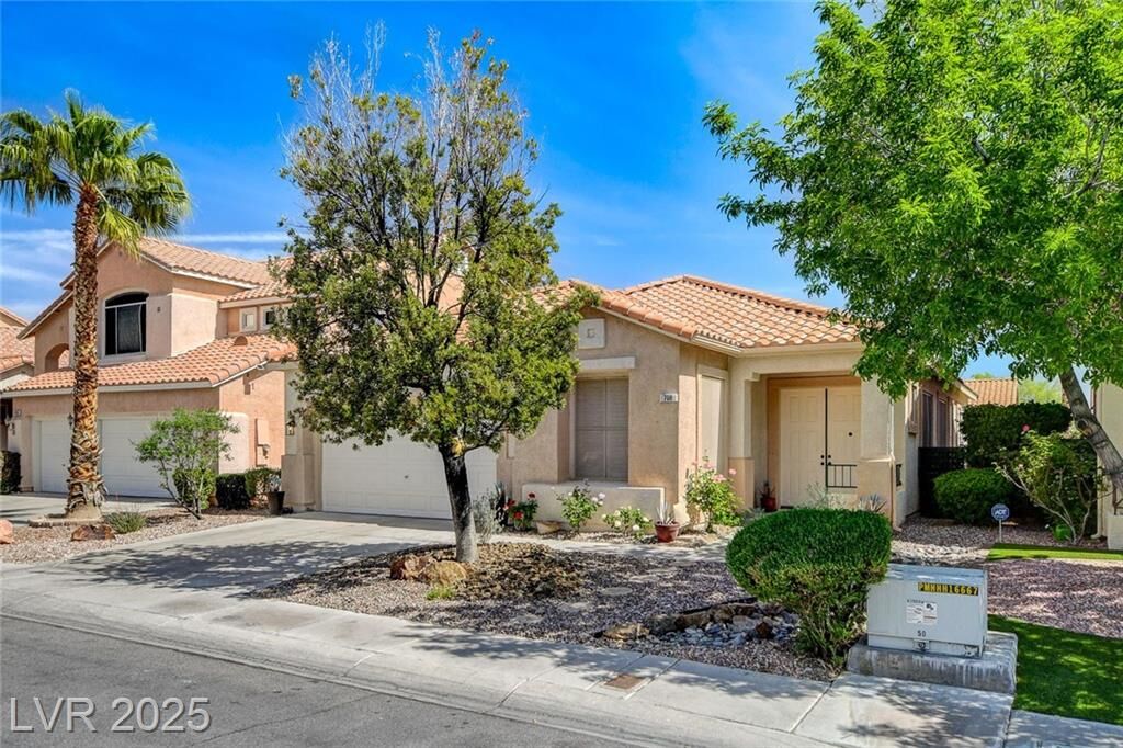 Property Photo:  708 Canterbury Cross Place  NV 89144 