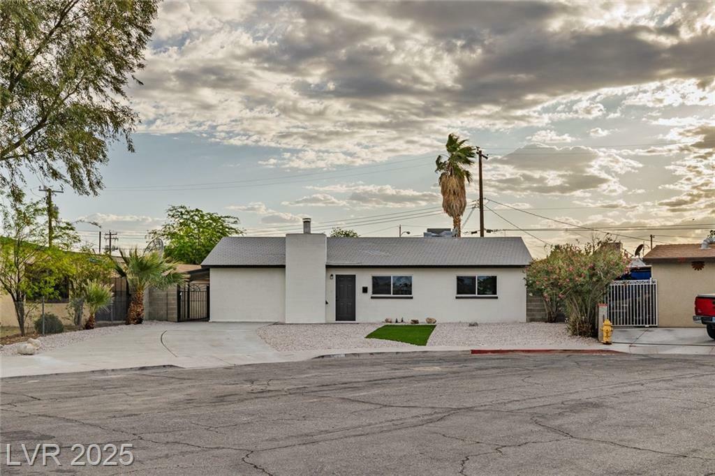 Property Photo: 2905 Dogwood Court NV 89030