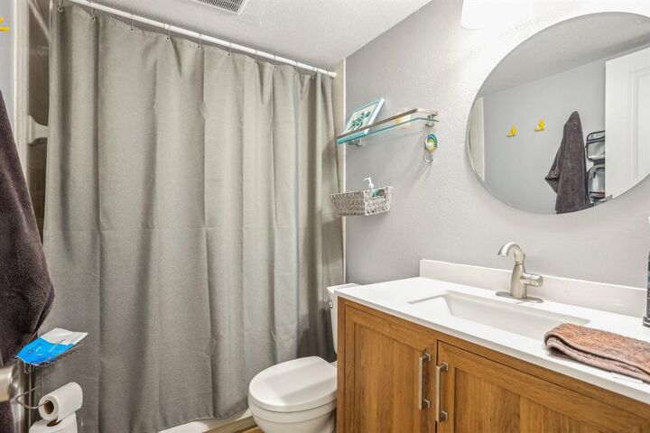 Property Photo:  101 Stratford Street 103  TX 77006 